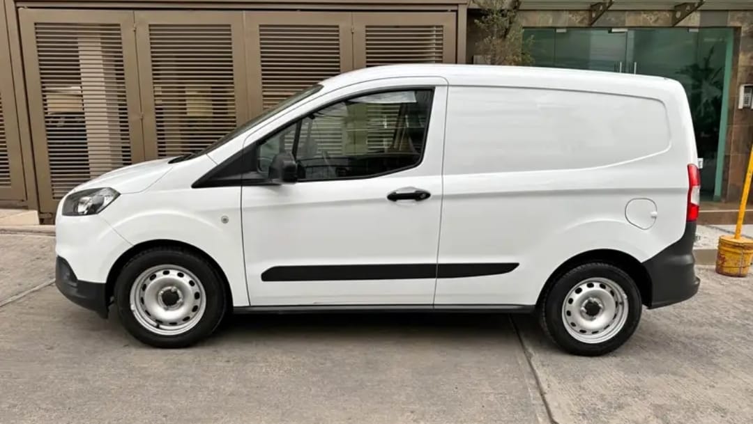 FORD TRANSIT COURIER VAN 2022
